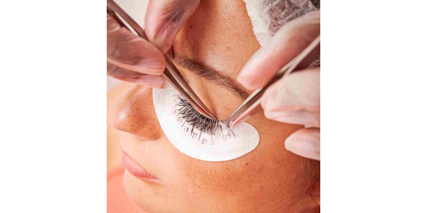 Vale a pena colocar extensão de cílios?