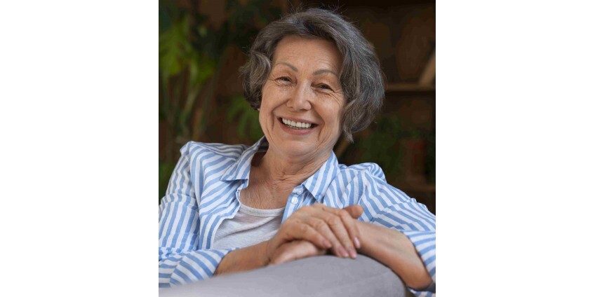 Beleza sem idade: reconstrução de sobrancelhas como aliada do bem-estar feminino 50+